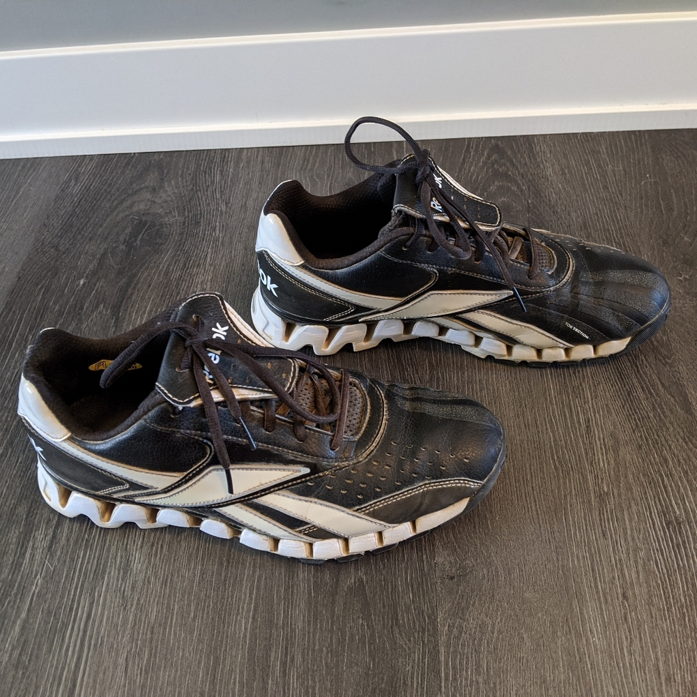 Men's black and white Reebok ZigTech baseball trainer athletic shoes - size 10